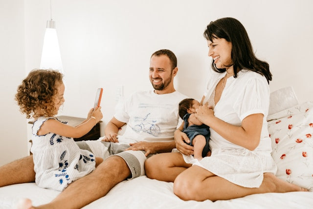 Cord Blood Banking vs Donating to a Public Bank: Which Is Right for Your Family?